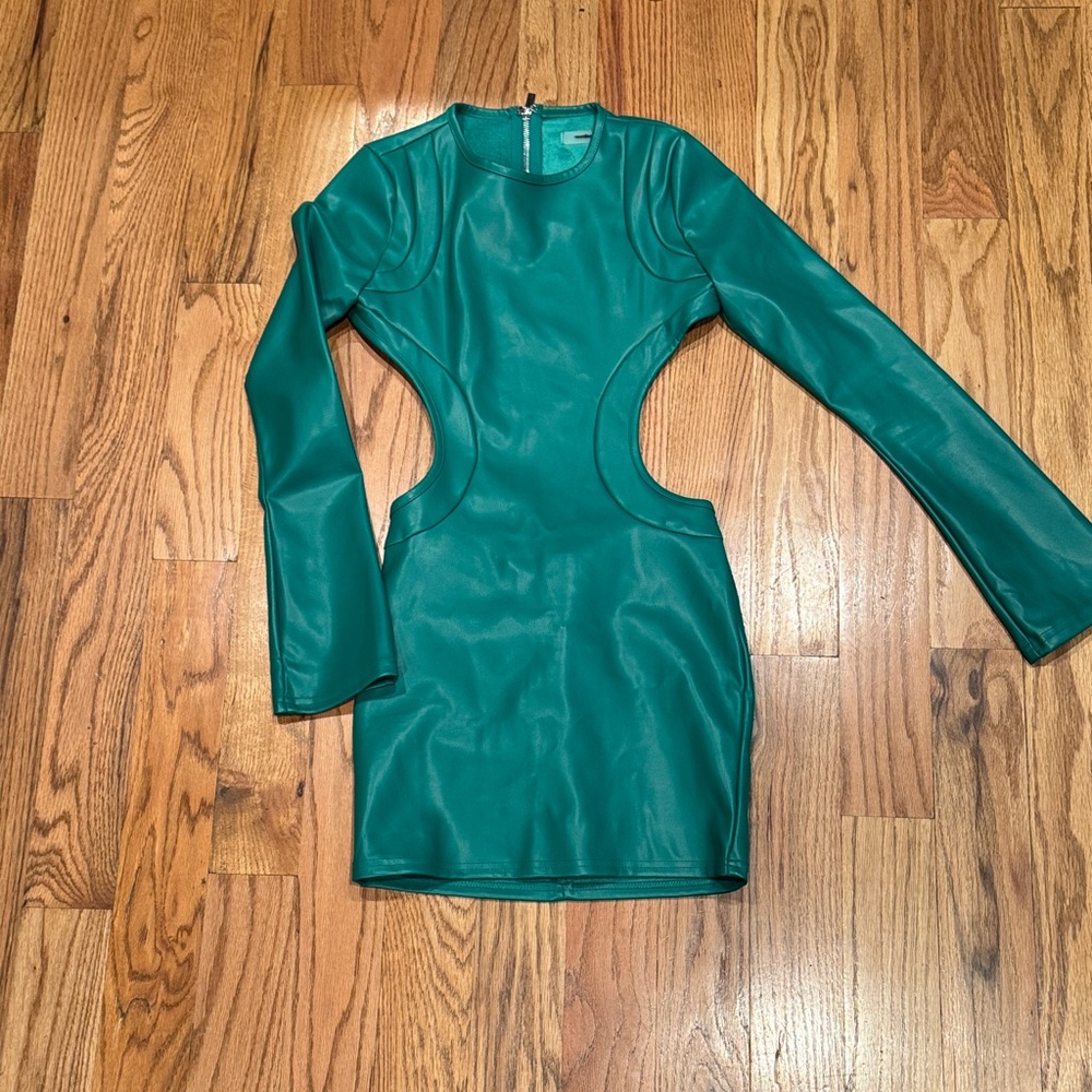 ✨SHOWSHOPPER✨ Green Cutout Dress
